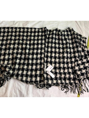VIMPUNEC Black & White Checked Scarf Soft Acrylic New With Tags